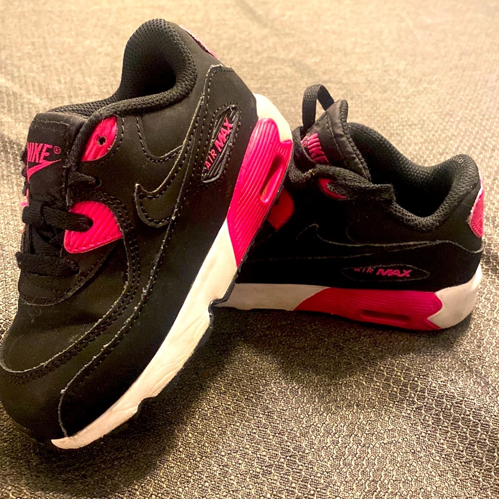 Toddler girls Nike sneakers